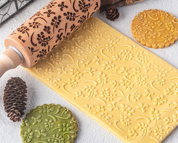 Embossed rolling pin – view 5