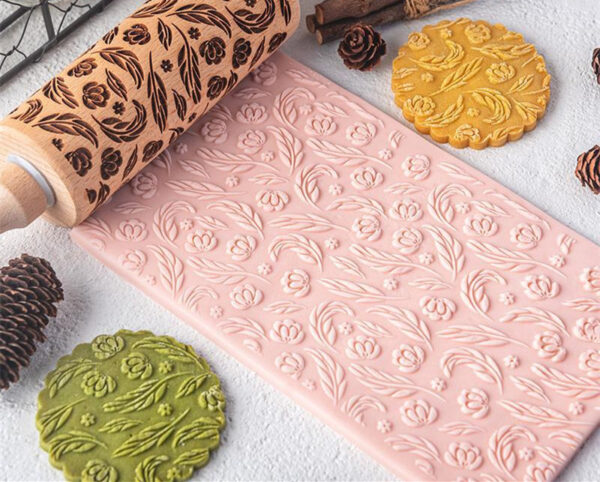 Embossed rolling pin – view 3