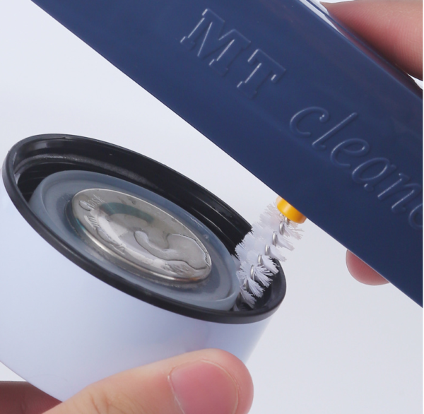 Bottle lid cleaning brush – view 7